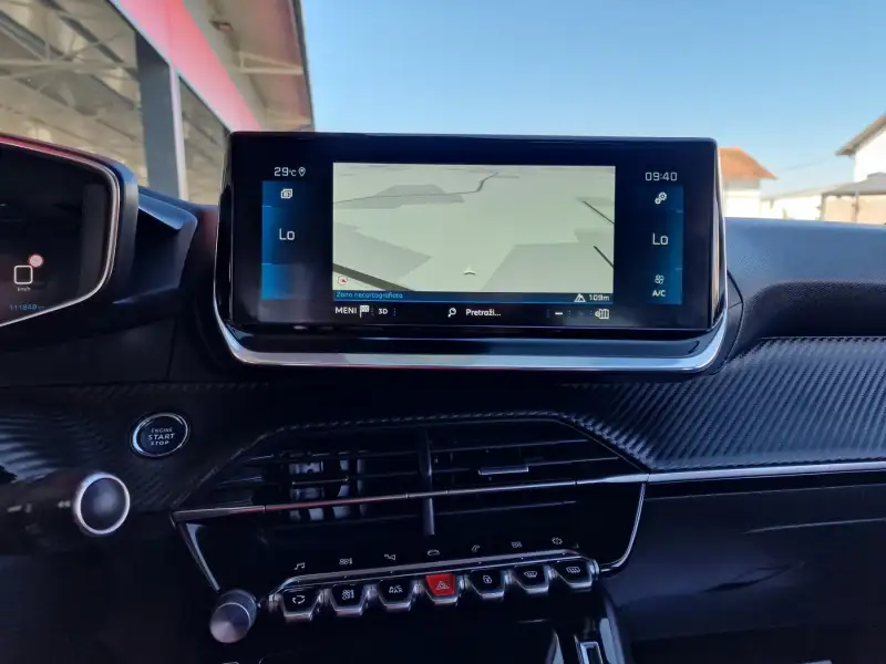 Peugeot 208 ALLURE Benzin 2021. godište - Slika 19