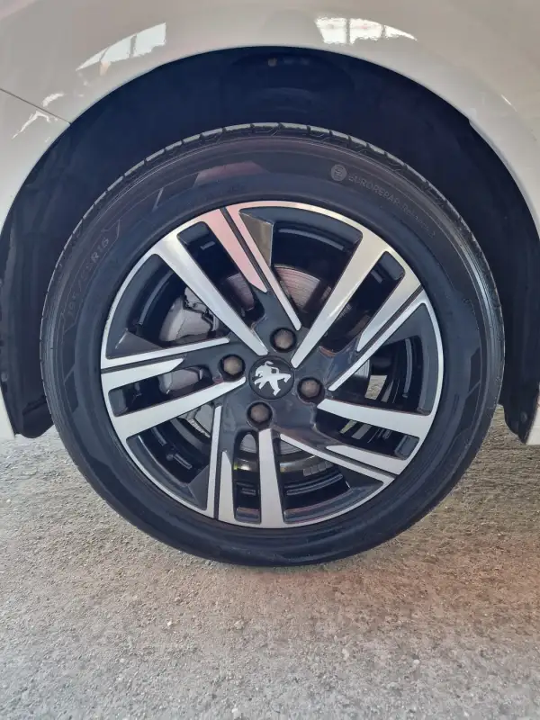 Peugeot 208 ALLURE Benzin 2021. godište - Slika 31