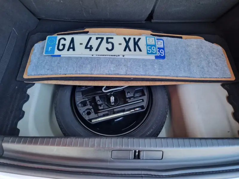 Peugeot 208 ALLURE Benzin 2021. godište - Slika 34