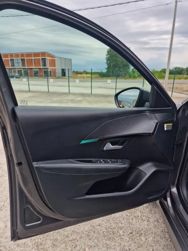 Peugeot 208 ALLURE Benzin 2021. godište - Slika 8