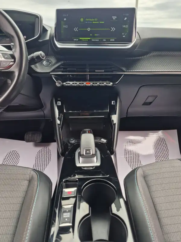 Peugeot 208 ALLURE Benzin 2021. godište - Slika 14