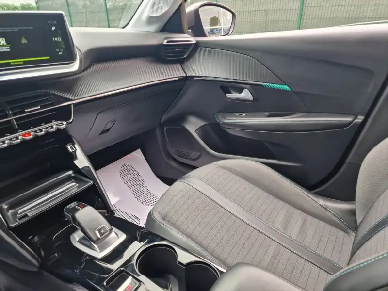 Peugeot 208 ALLURE Benzin 2021. godište - Slika 26