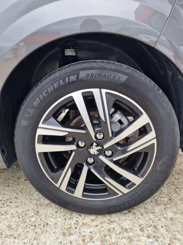 Peugeot 208 ALLURE Benzin 2021. godište - Slika 28