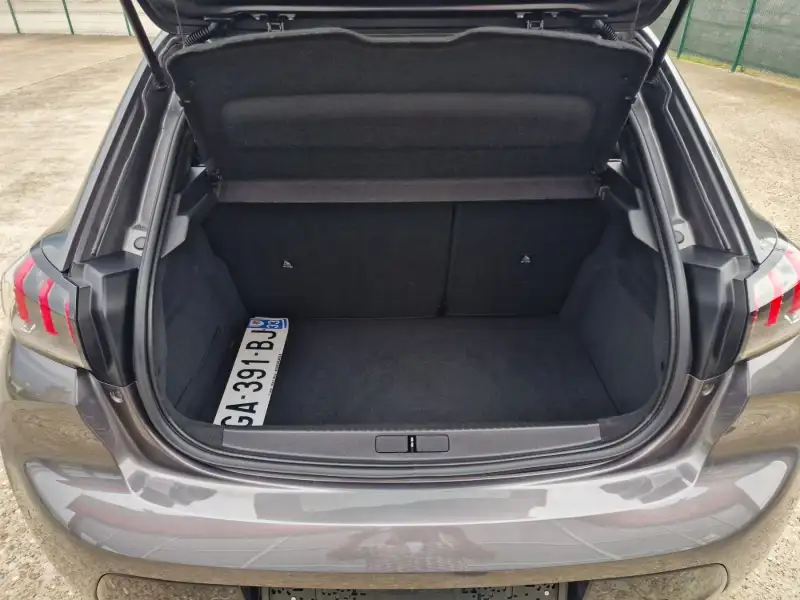 Peugeot 208 ALLURE Benzin 2021. godište - Slika 30