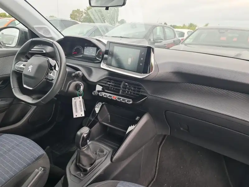 Peugeot 208 Benzin 2022. godište - Slika 2