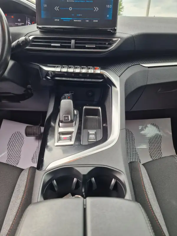 Peugeot 3008 2021. godište - Slika 15