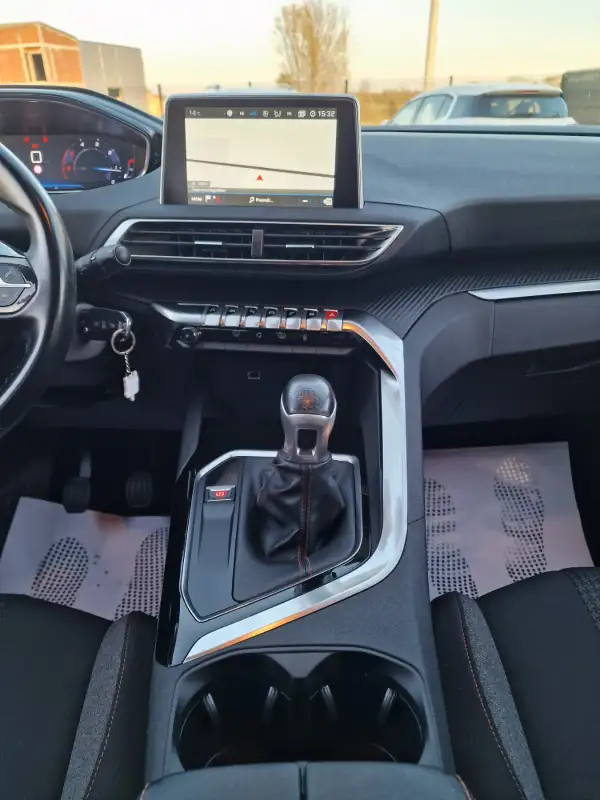 Peugeot 3008 2019. godište - Slika 15