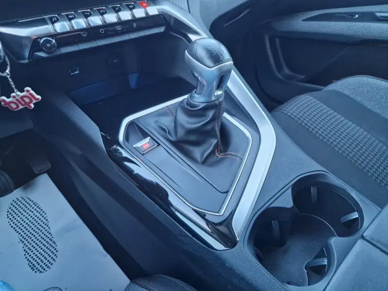 Peugeot 3008 2019. godište - Slika 18