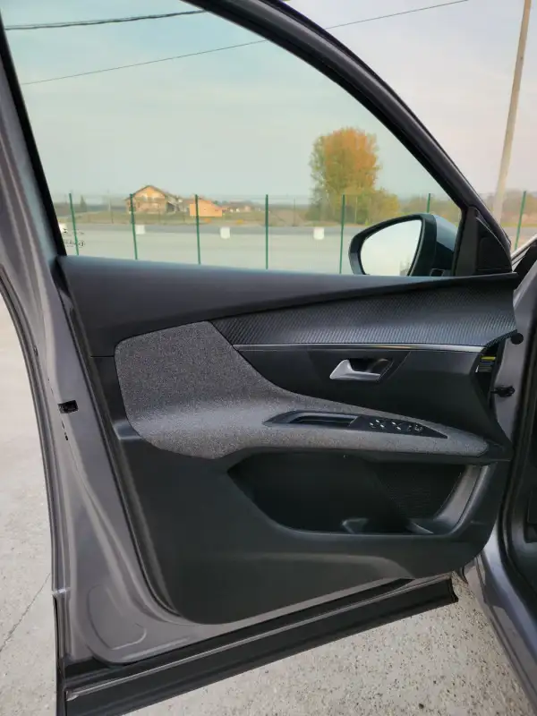 Peugeot 3008 2020. godište - Slika 9
