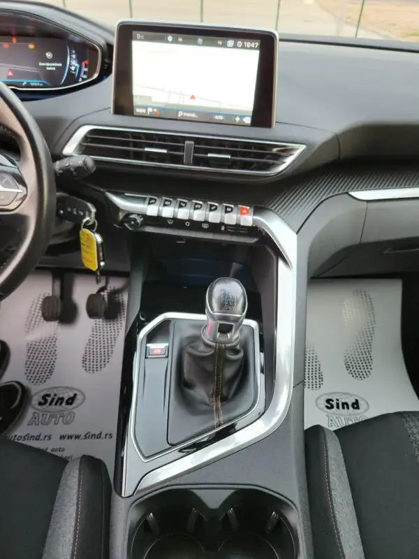 Peugeot 3008 2020. godište - Slika 18