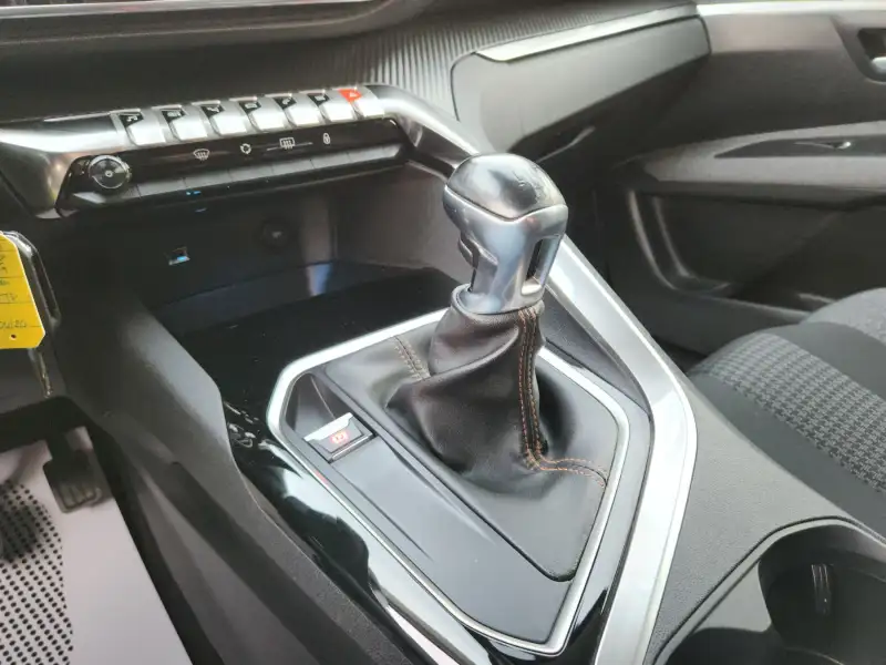 Peugeot 3008 2020. godište - Slika 19