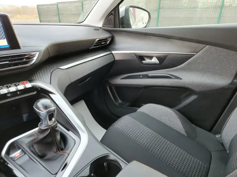 Peugeot 3008 2020. godište - Slika 24