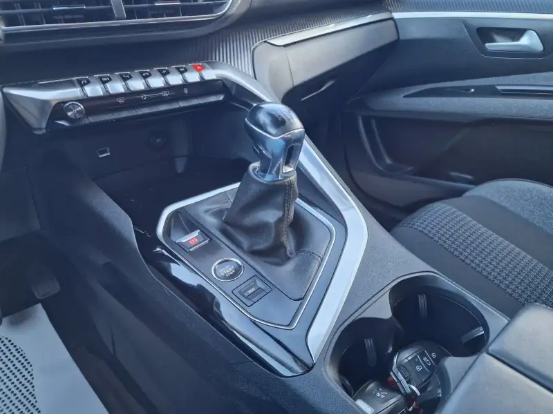 Peugeot 3008 2022. godište - Slika 13