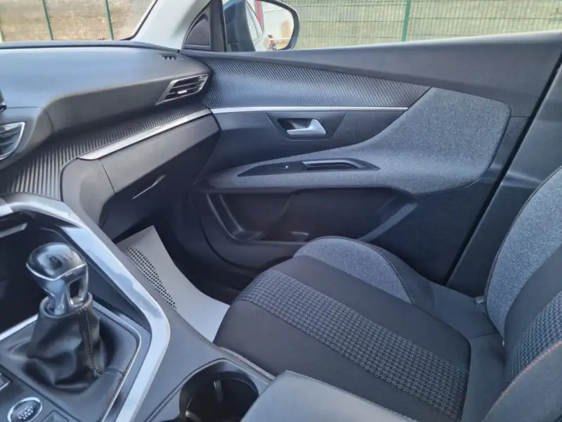 Peugeot 3008 2022. godište - Slika 22