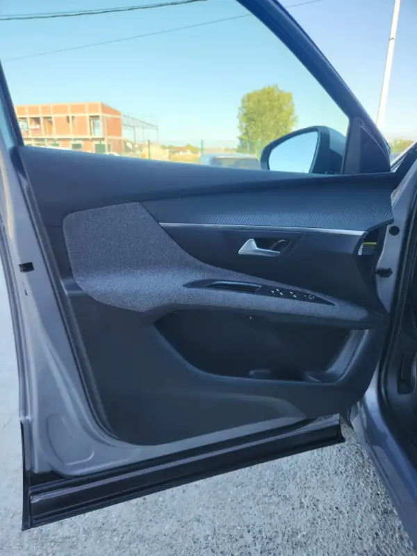 Peugeot 3008 2018. godište - Slika 9