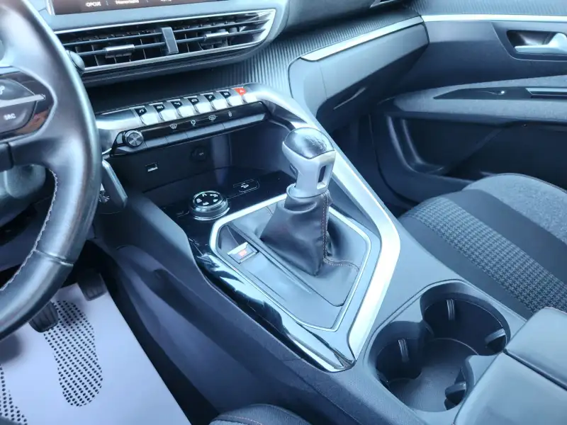 Peugeot 3008 2018. godište - Slika 18