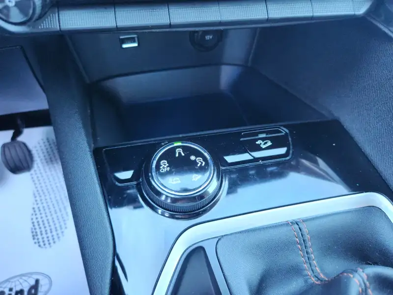 Peugeot 3008 2018. godište - Slika 19