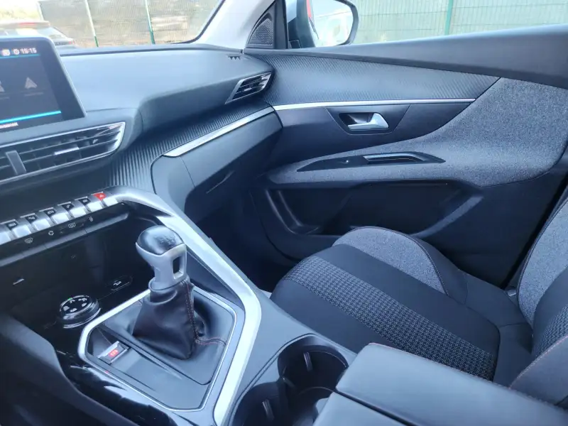 Peugeot 3008 2018. godište - Slika 25