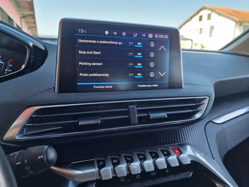 Peugeot 3008 Dizel 2020. godište - Slika 20
