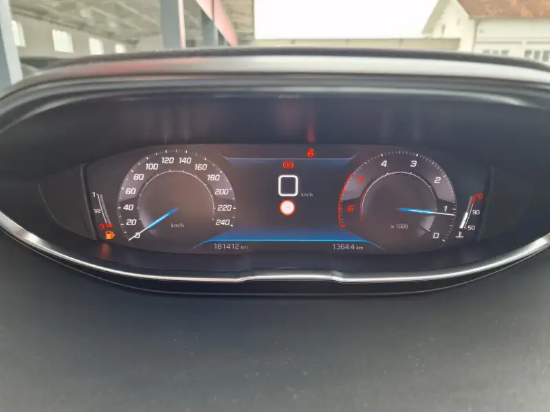 Peugeot 3008 ALLURE Dizel 2021. godište - Slika 17