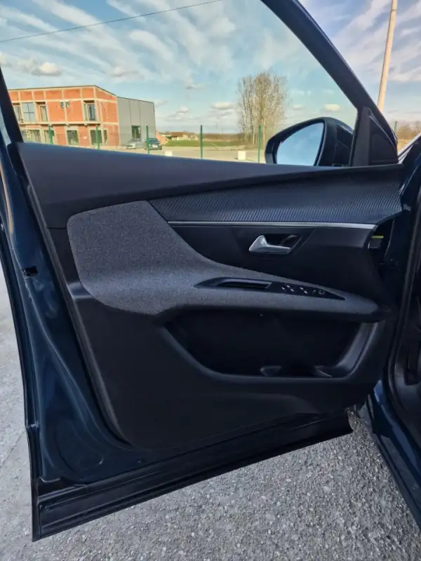 Peugeot 3008 2022. godište - Slika 26