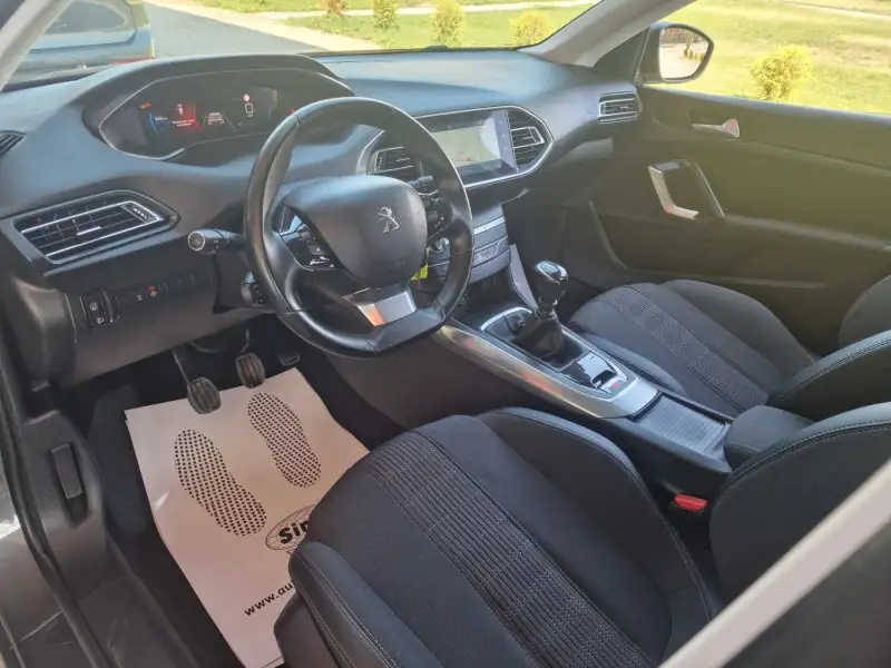Peugeot 308 ALLURE Benzin 2021. godište - Slika 11