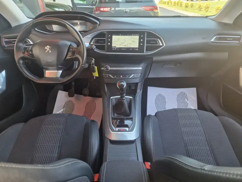 Peugeot 308 ALLURE Benzin 2021. godište - Slika 14