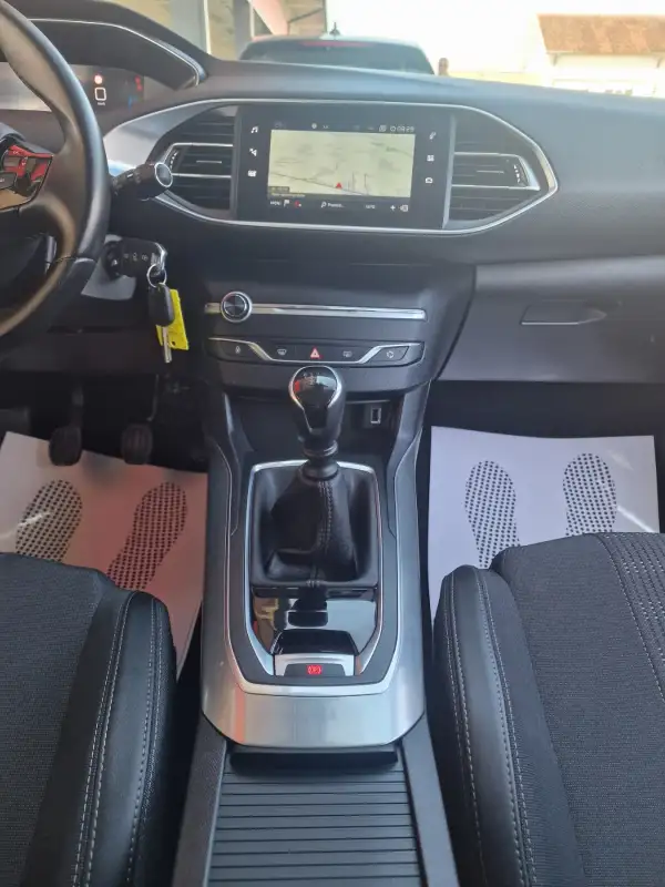 Peugeot 308 ALLURE Benzin 2021. godište - Slika 15