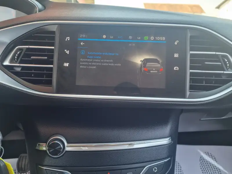 Peugeot 308 ALLURE Benzin 2021. godište - Slika 23