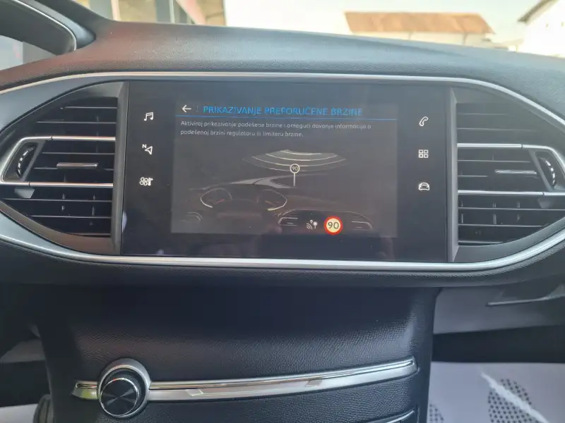 Peugeot 308 ALLURE Benzin 2021. godište - Slika 25