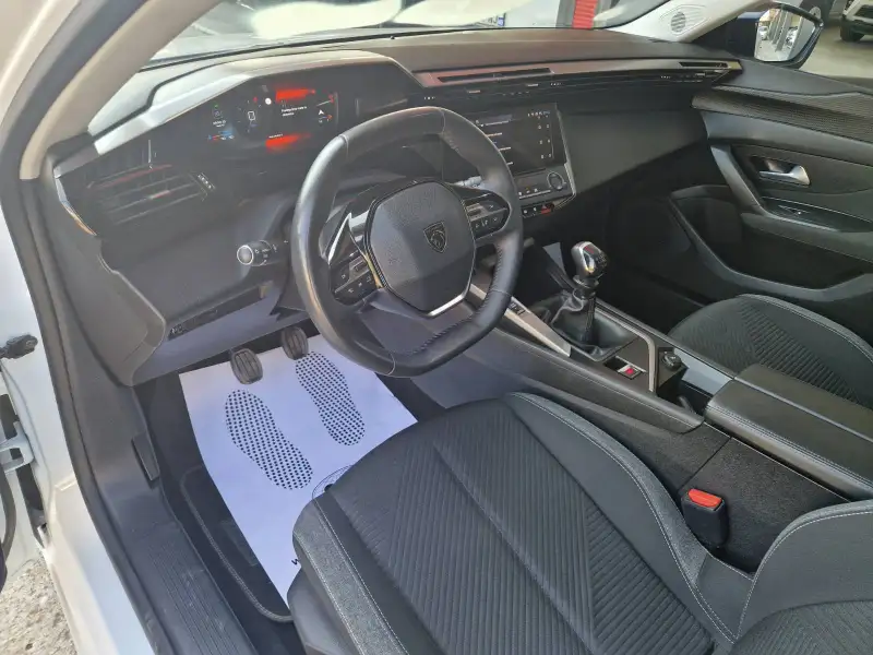Peugeot 308 2022. godište - Slika 17