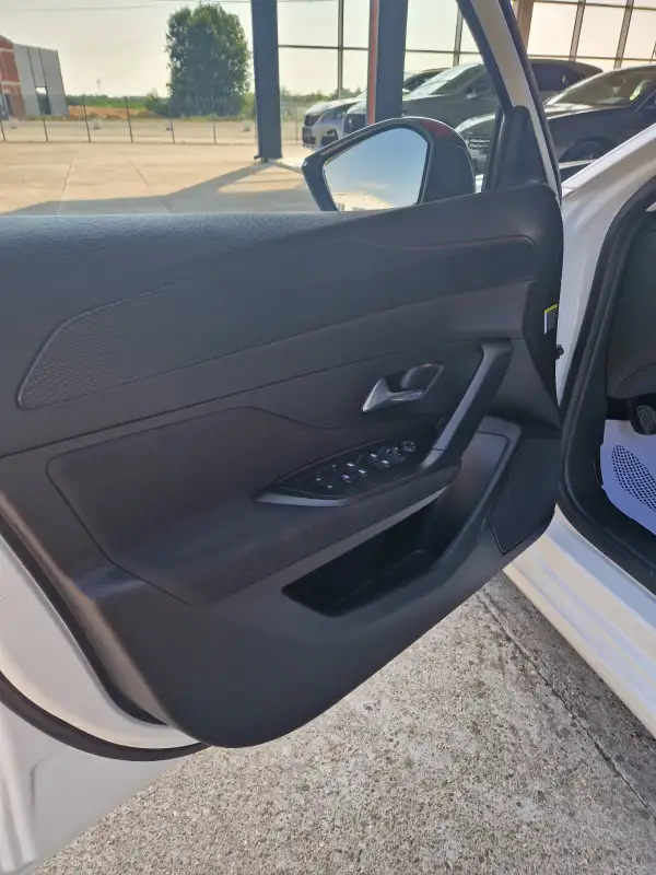 Peugeot 308 2022. godište - Slika 18