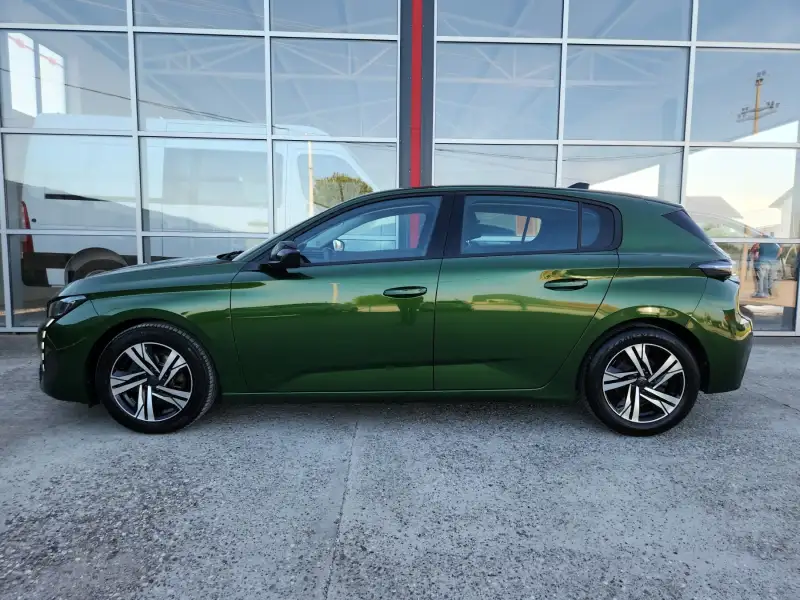 Peugeot 308 Benzin 2022. godište - Slika 8