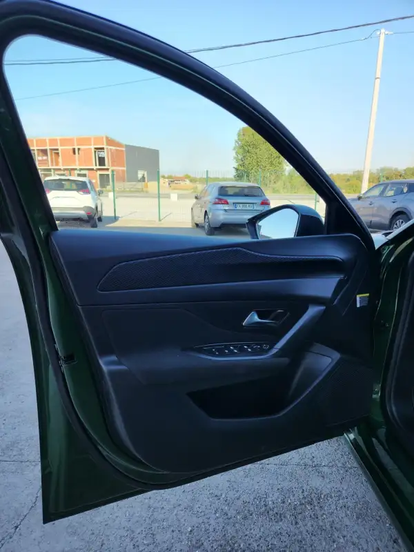 Peugeot 308 Benzin 2022. godište - Slika 9