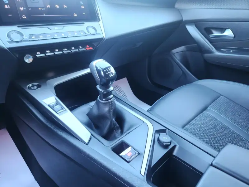 Peugeot 308 Benzin 2022. godište - Slika 19