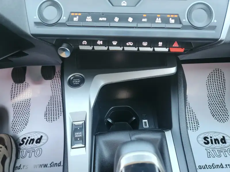 Peugeot 308 Benzin 2022. godište - Slika 20