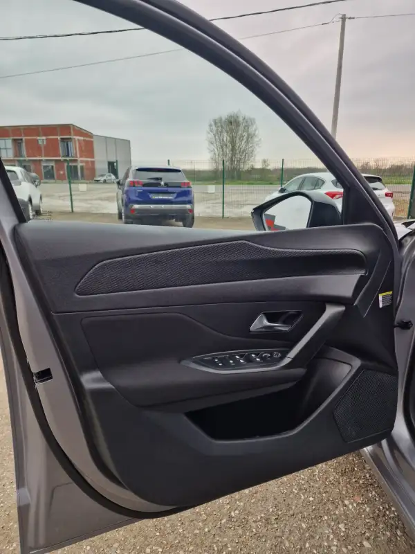 Peugeot 308 2022. godište - Slika 9