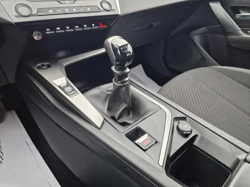 Peugeot 308 2022. godište - Slika 18