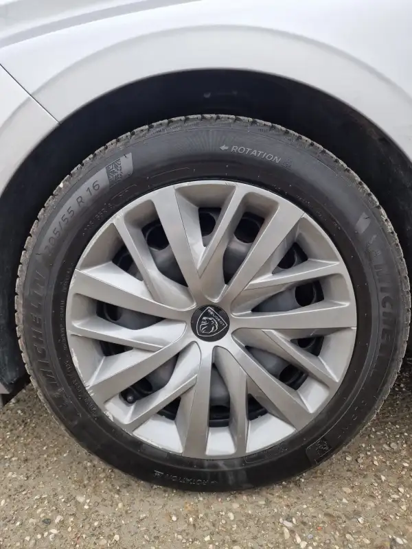 Peugeot 308 2022. godište - Slika 33