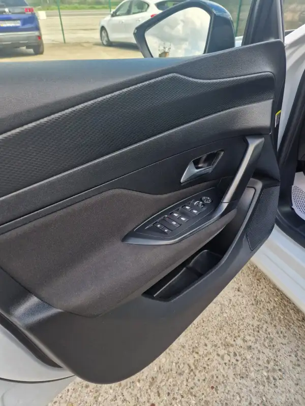 Peugeot 308 2023. godište - Slika 10