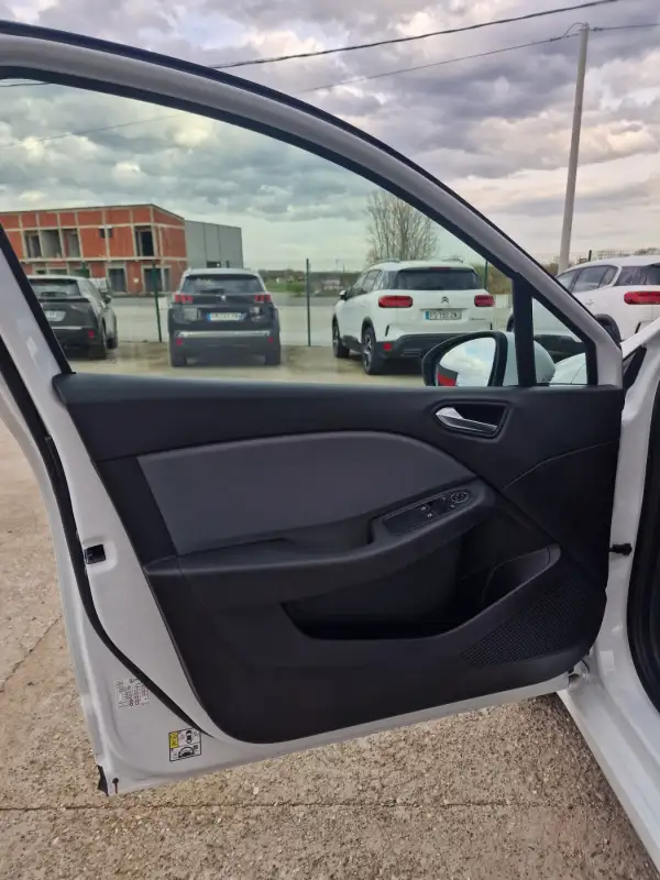 Renault Clio 2022. godište - Slika 9