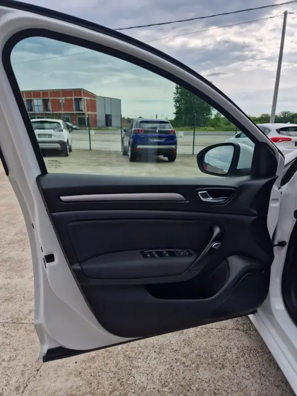 Renault Megane 2022. godište - Slika 9