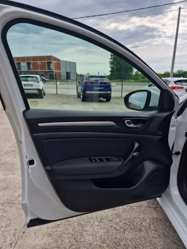 Renault Megane 2022. godište - Slika 9