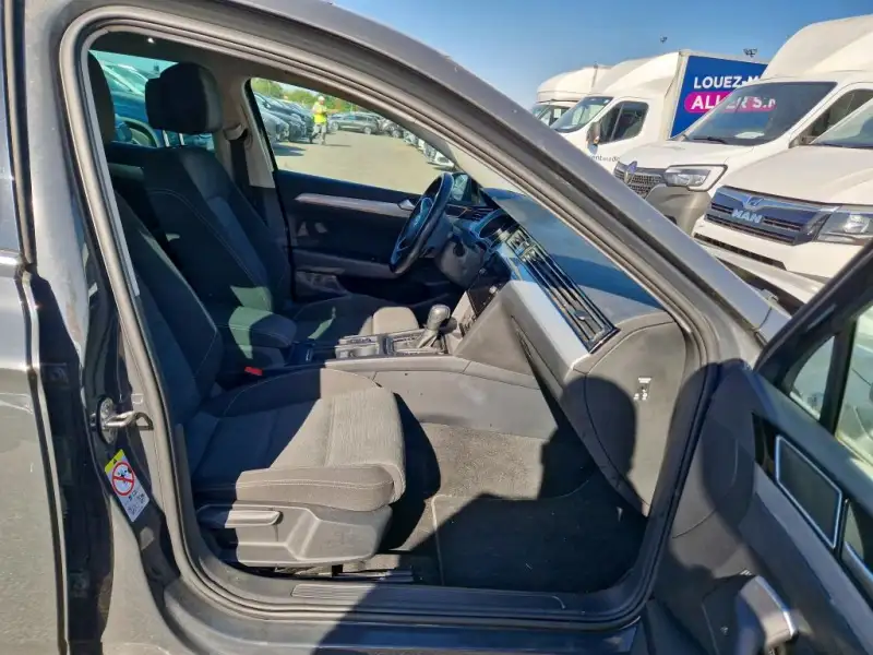 Volkswagen Passat 2021. godište - Slika 2