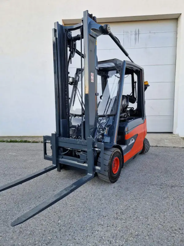 Viljuškar Linde E25L - Sind Šabac