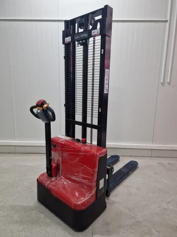 Premium Električni Staker SES 1535 2026. godište - Slika 3