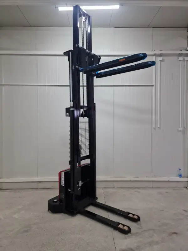 Premium Električni Staker SES 1545 2026. godište - Slika 2