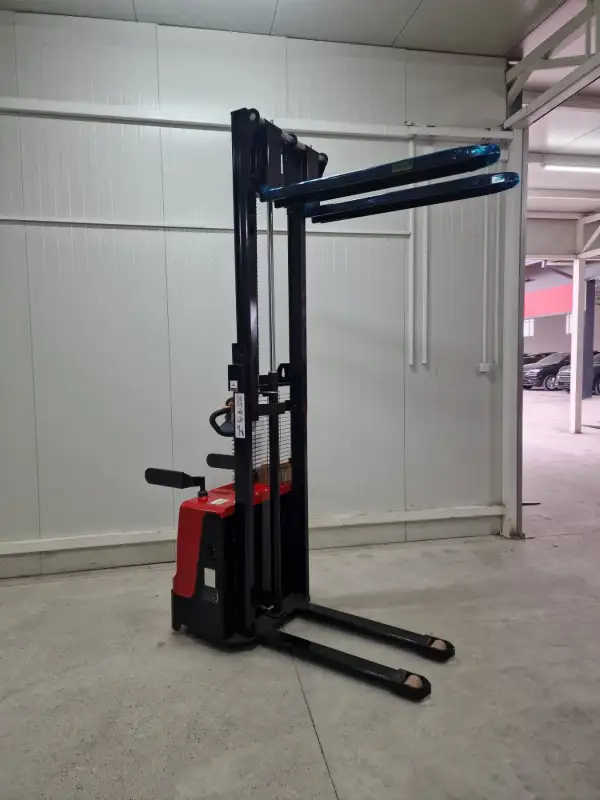 Premium Električni Staker SESG 1525 2026. godište - Slika 2