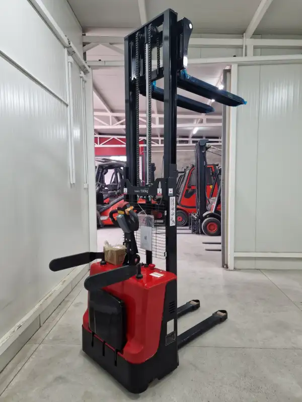 Premium Električni Staker SESG 1525 2026. godište - Slika 3
