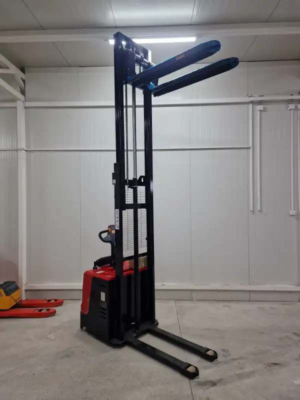 Premium Električni Staker SESG 1535 2026. godište - Slika 2